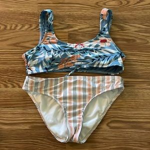 roxy swimsuit. padding in the bra. / size 12/L